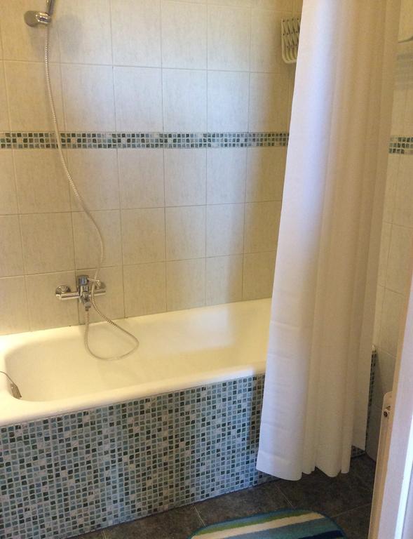 Comedy Apartment Budapest Szoba fotó